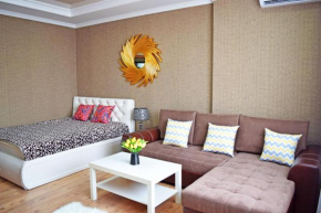Sunny apartment with mountain view